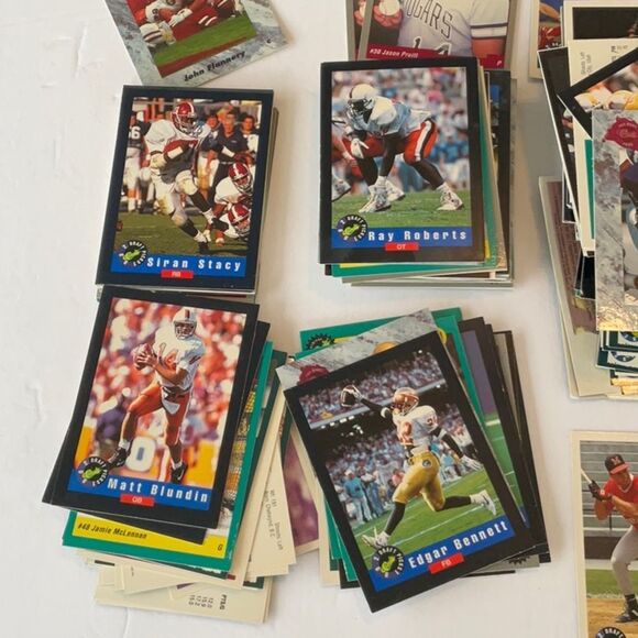 Large Bundle‎ Sports Baseball Football Hockey Classic Cards - Picture 3 of 4